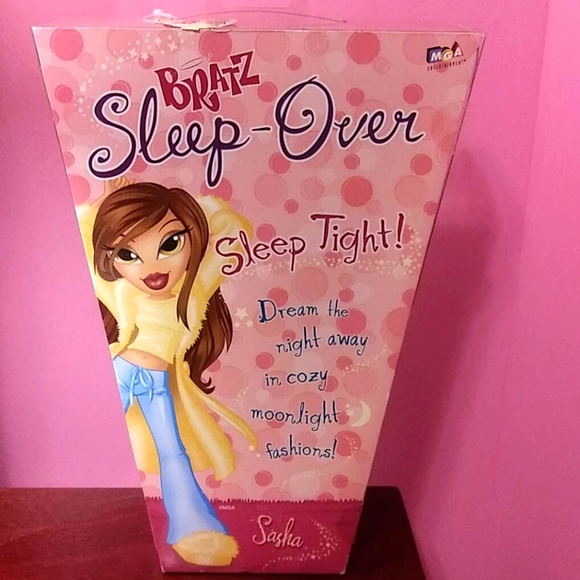 Bratz Sleepover Sasha Doll (1st edition) - Picture 3 of 3